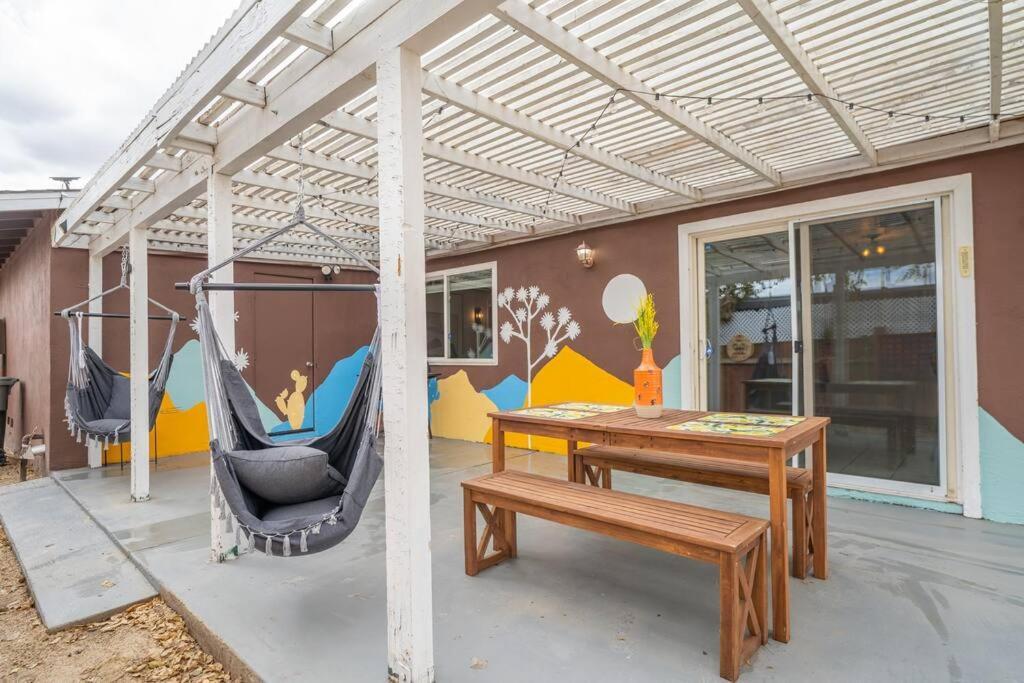 Palm Vista Retreat *Hot Tub/Cowboy Pool/Hammocks* Villa Joshua Tree Exterior foto