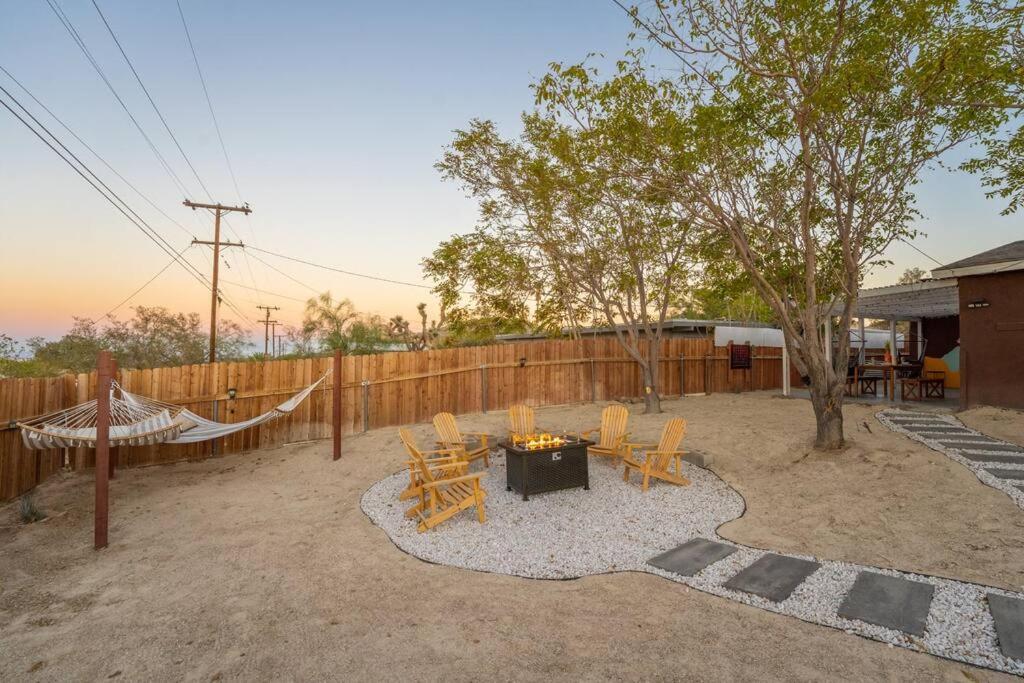 Palm Vista Retreat *Hot Tub/Cowboy Pool/Hammocks* Villa Joshua Tree Exterior foto